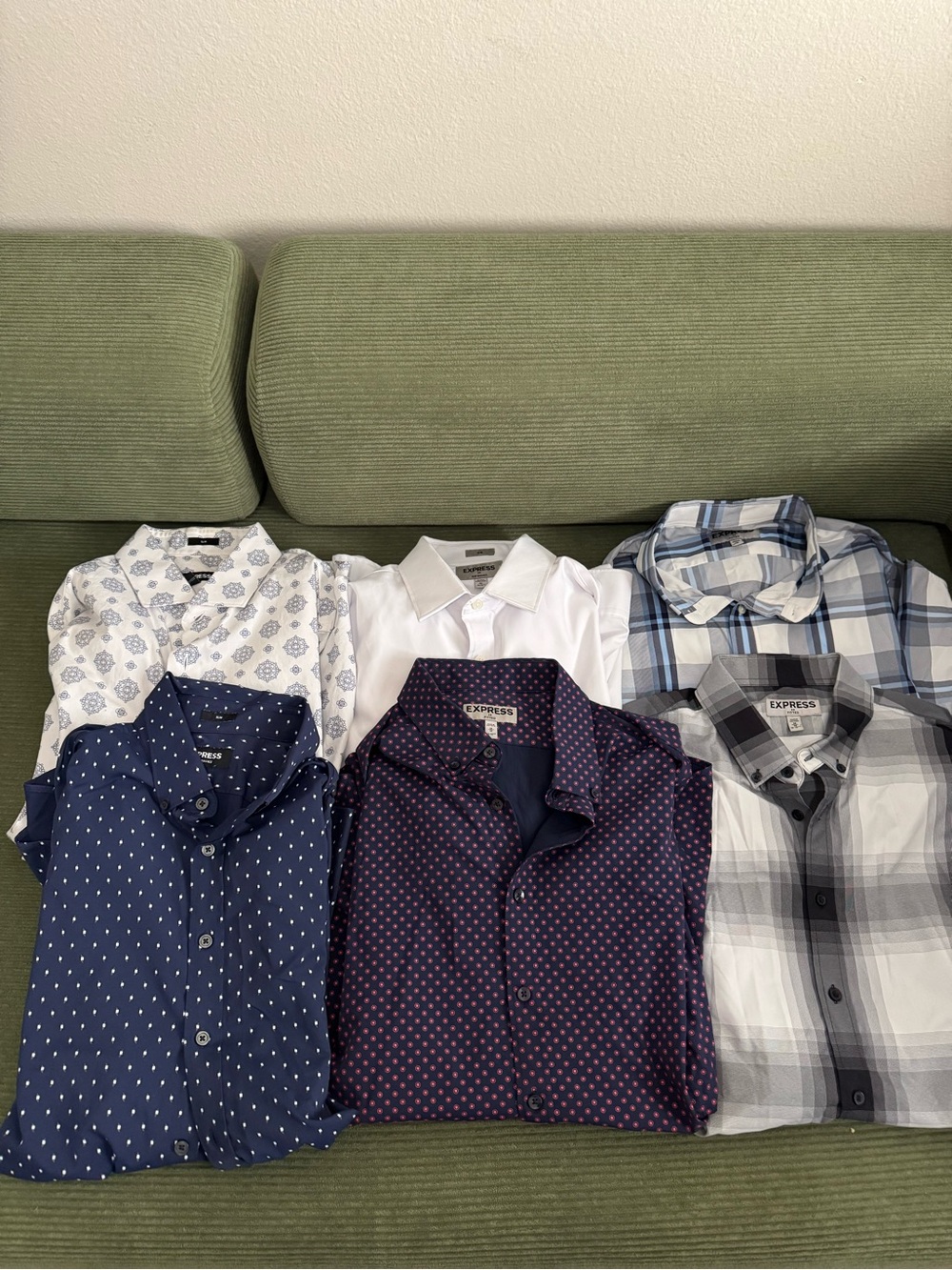 Bundle of 6 express mens fitted button down shirts SZ Medium
